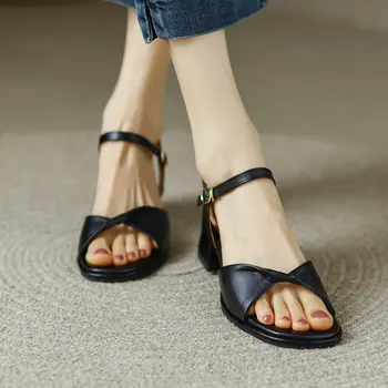 Plus Veľkosť 33-43 Letné Sandále Ženy Hrubé Nízke Podpätky Sandále Solid Black Biege Ženské Topánky